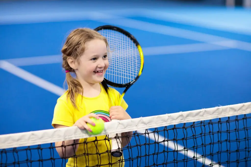 girl playing tennis