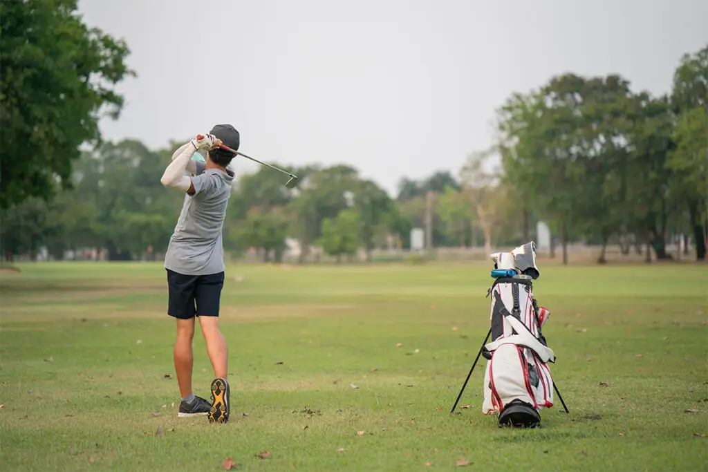 teenager playing golf junior program tcr